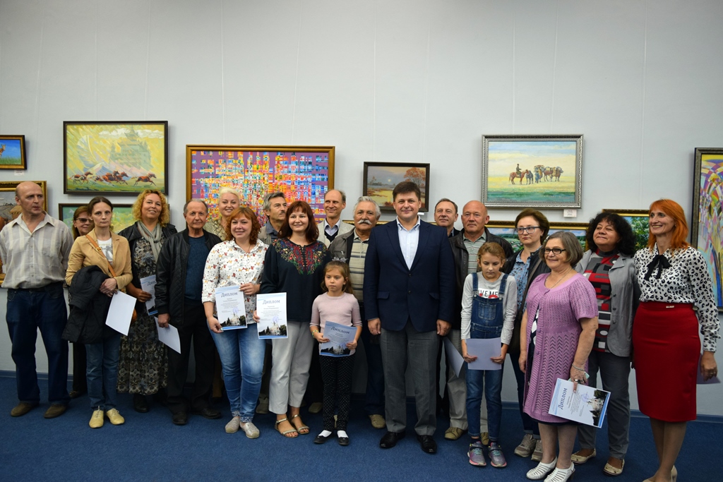 Открытие художественной выставки "Любимый город глазами азовских художников"