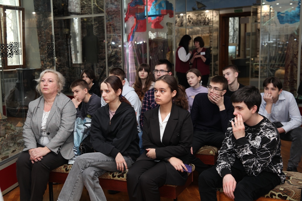 Старшеклассники посетили культурно-просветительное мероприятие «Азовское осадное сидение донских казаков» 