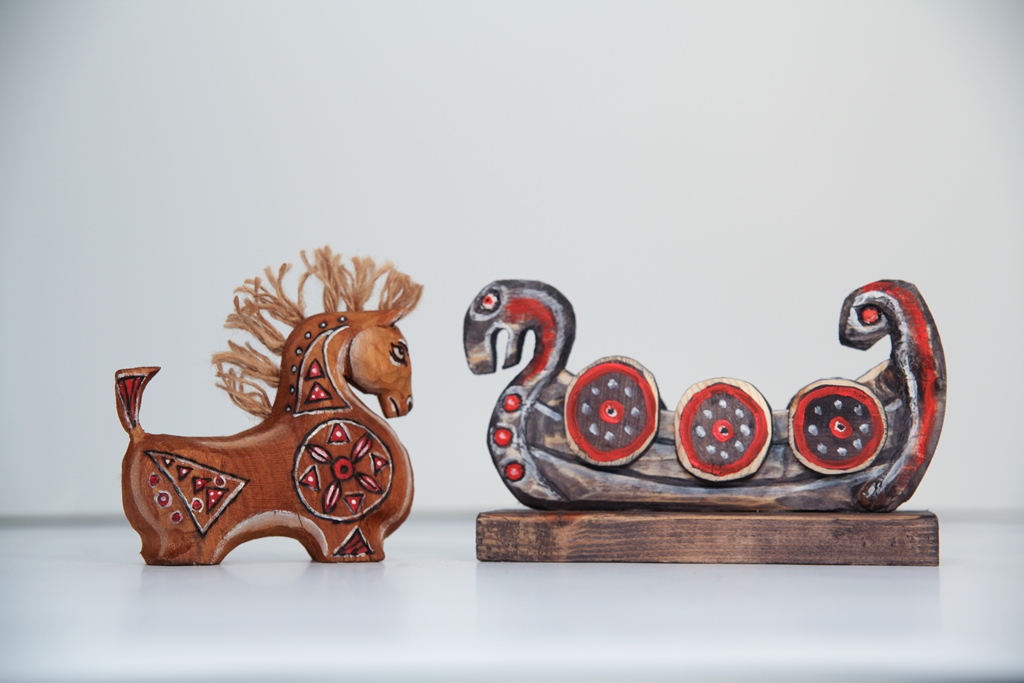 Деревянные сувениры известного азовского мастера декоративного искусства 