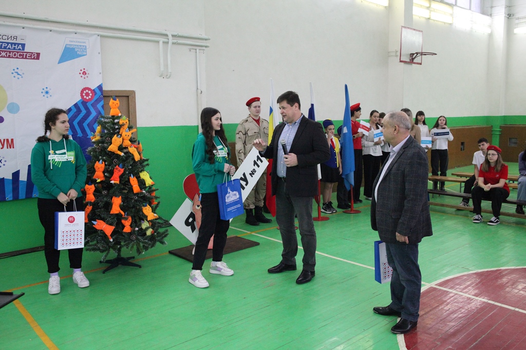 Директор музея Е.Е. Мамичев посетил открытие школьного клуба "Элементариум"