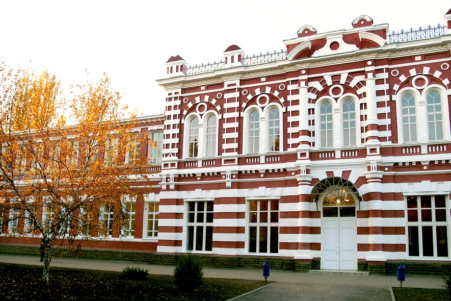 Здание школы №1 г. Азова (фото Игоря Дубовикова)