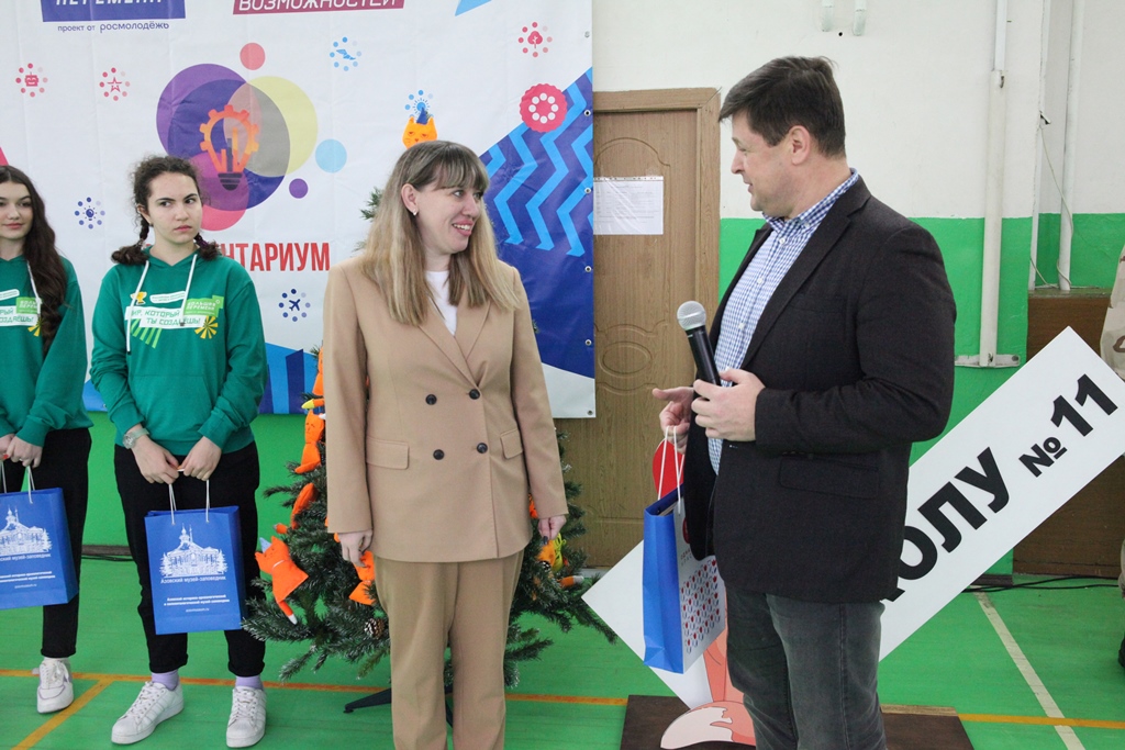 Директор музея Е.Е. Мамичев посетил открытие школьного клуба "Элементариум"