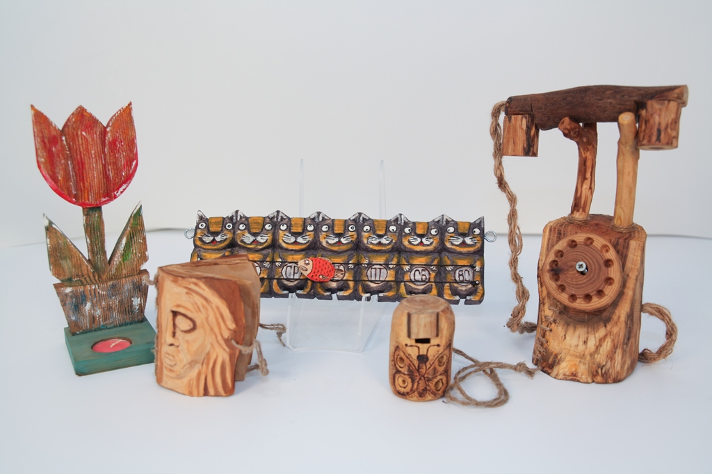 Деревянные сувениры известного азовского мастера декоративного искусства 