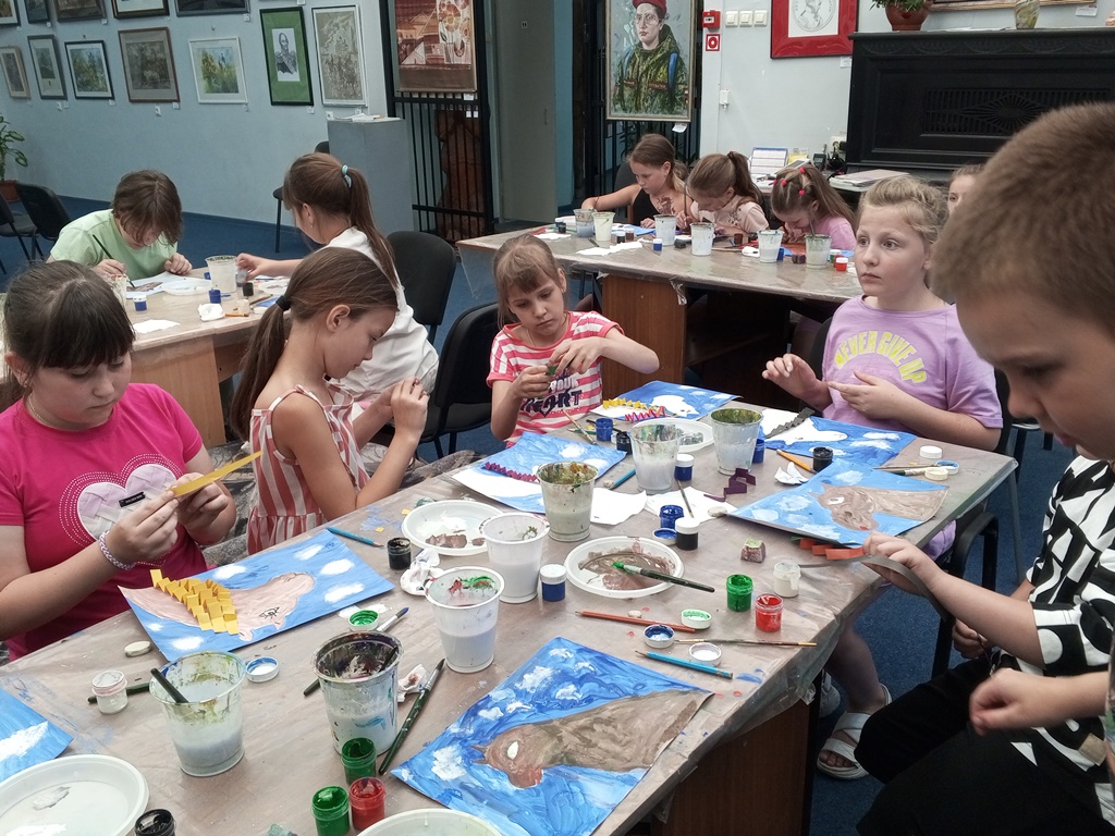 Ребята пришкольного летнего лагеря посетили творческий мастер-класс 