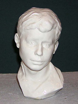 Бюст С.Есенина.