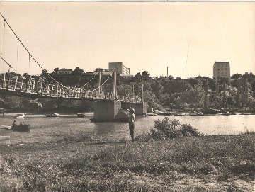 Фотография "Мост, соединяющий центральную часть г.Азова с городским пляжем"
г.Азов.
Конец 1960-х гг.
