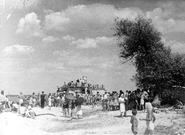 Фотография "Пароход "Товарищ" на городском пляже г.Азова"
1930-е гг.
