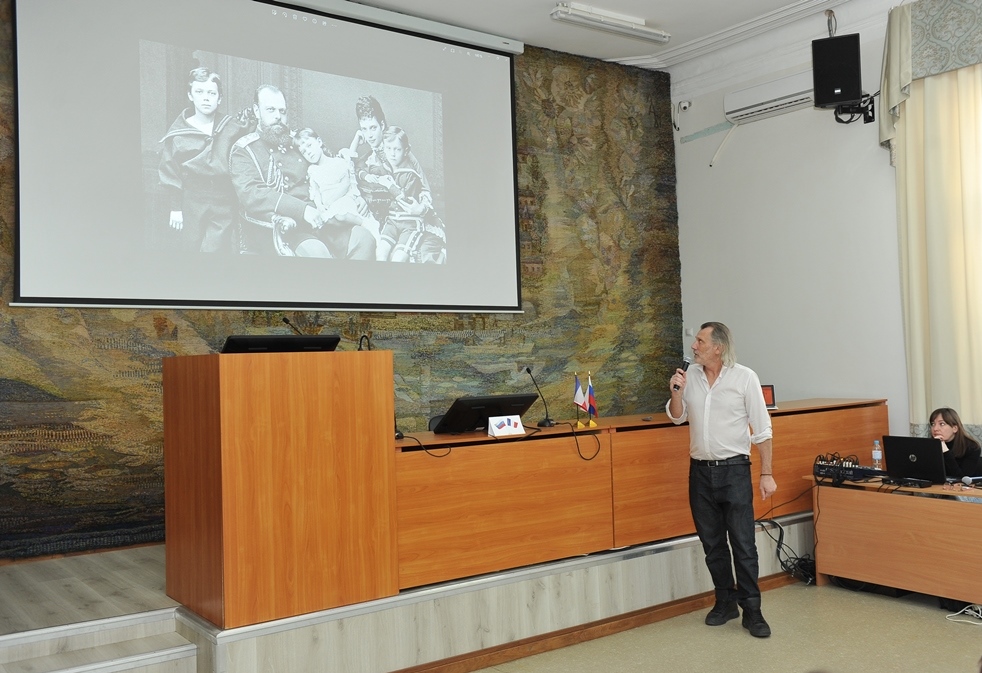 Творческий вечер французского драматурга и пианиста Жана-Луи Башле Творческий вечер французского драматурга и пианиста Жана-Луи Башле