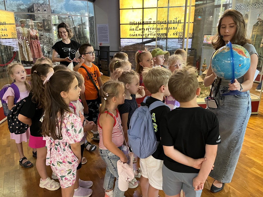 Героико-патриотические занятия ко Дню Государственного флага России Героико-патриотические занятия ко Дню Государственного флага России