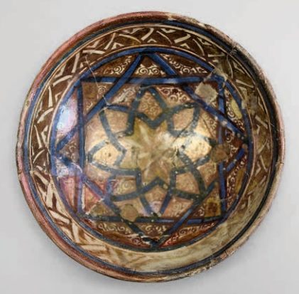 Скоро в свет выйдет второй том каталога поливной керамики из раскопок золотоордынского Азака Скоро в свет выйдет второй том каталога поливной керамики из раскопок золотоордынского Азака