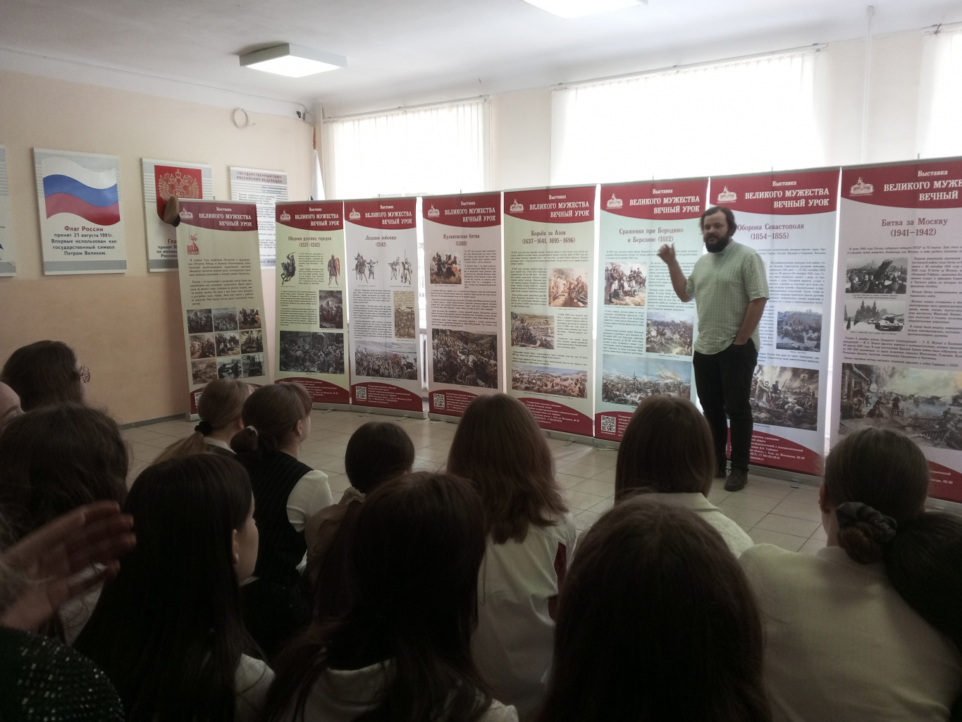 Продолжает работу планшетная выставка «Великого мужества вечный урок» Продолжает работу планшетная выставка «Великого мужества вечный урок»