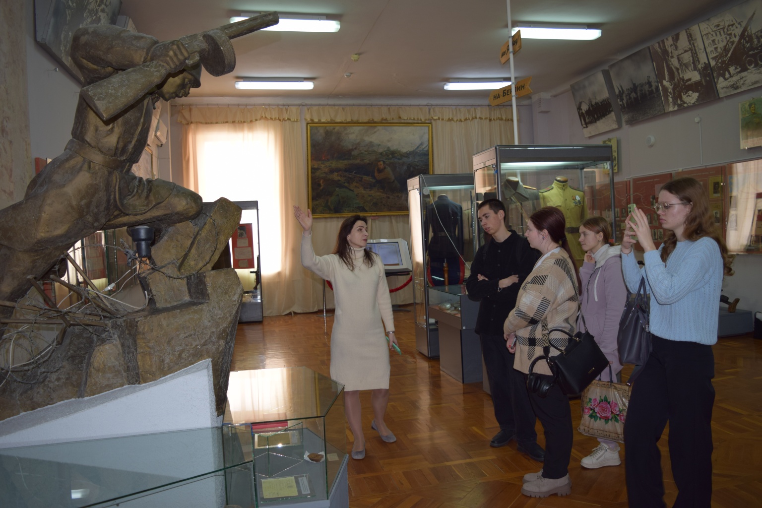 В преддверии памятной даты в музее прошли уроки мужества