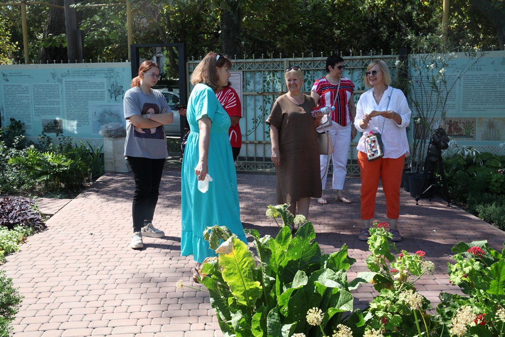 Ореховый Спас на аптекарском огороде музея