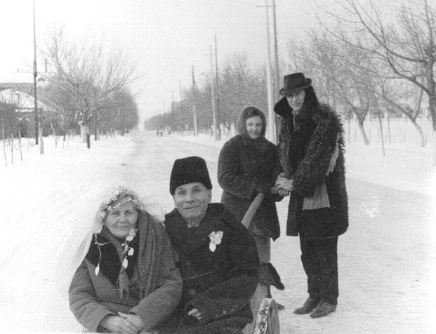 Супруги Поспеловы в день золотой свадьбы из фондов АМЗ (1968 г.) 