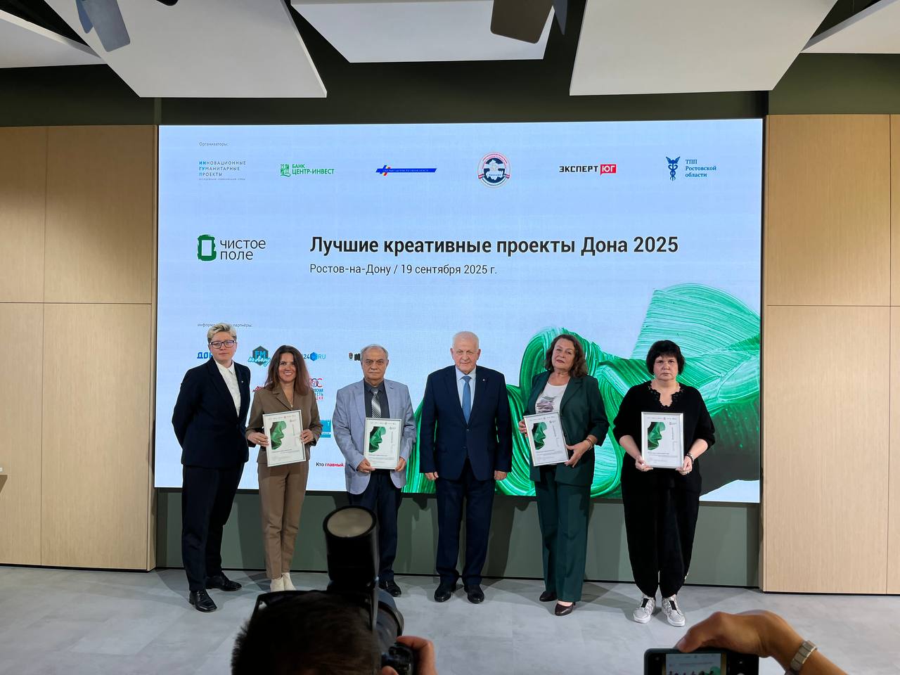 Книга «Азов промышленный. История и современность» стала финалистом фестиваля «Дон креативный 2025» Книга «Азов промышленный. История и современность» стала финалистом фестиваля «Дон креативный 2025»