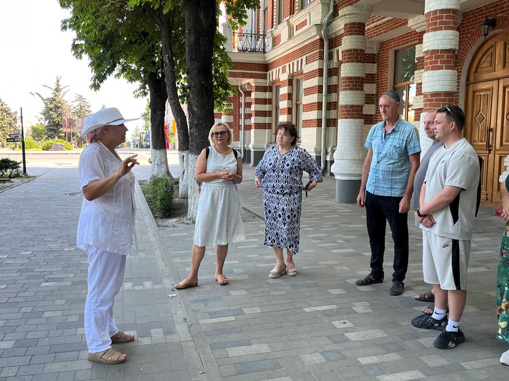 В Азове прошёл Областной пленэр профессиональных художников В Азове прошёл Областной пленэр профессиональных художников