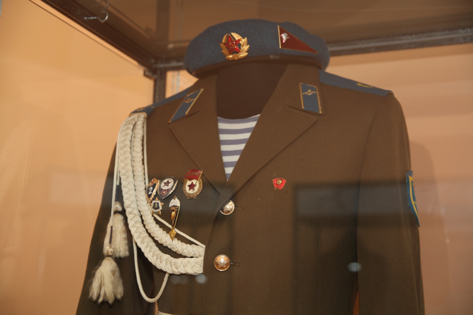 Выставка «От Красной армии к Советской»