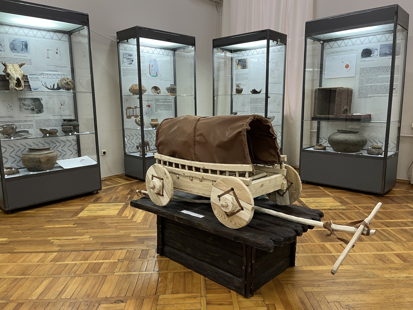 Тайны земляных пирамид: следы детства