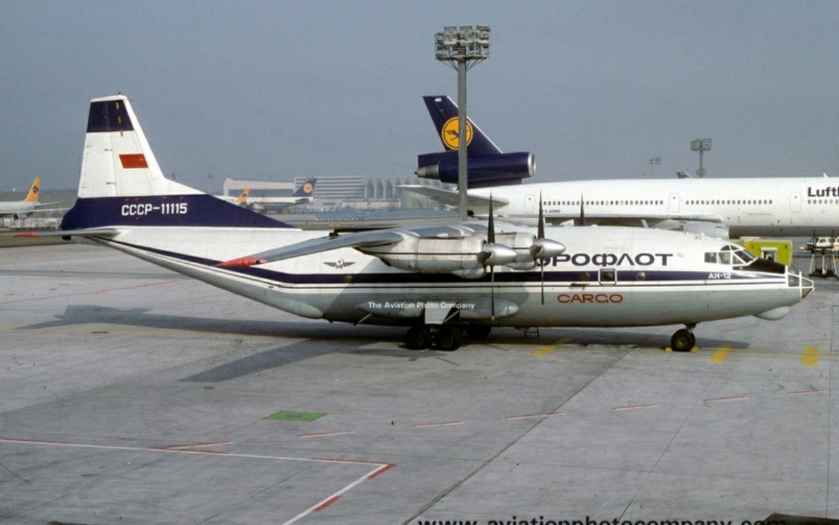 Самолет Ан-12Б RA-11115 Самолет Ан-12Б RA-11115
