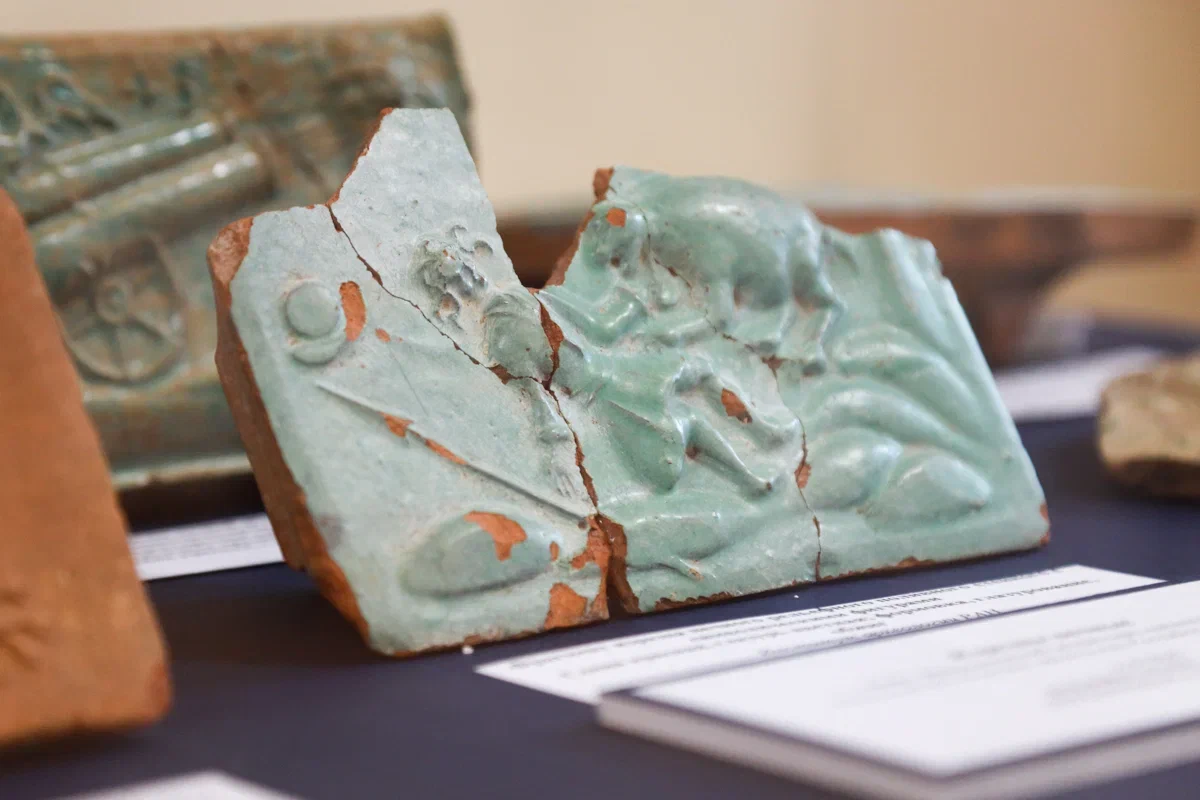 Выставка «瓷壁炉. О необычном заказе Петра I в Китай»