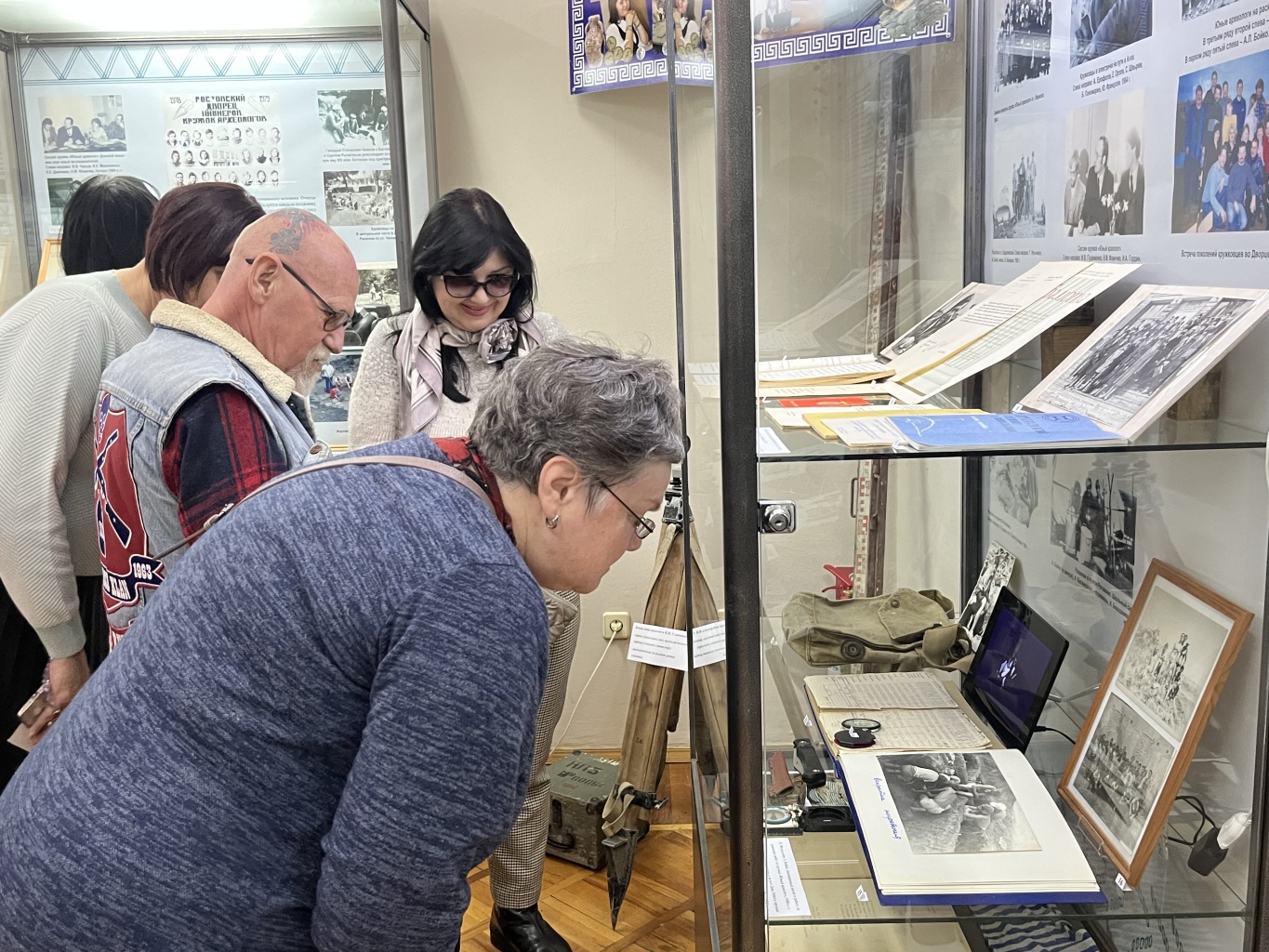 Тайны земляных пирамид: следы детства