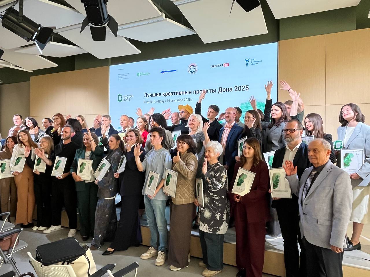 Книга «Азов промышленный. История и современность» стала финалистом фестиваля «Дон креативный 2025» Книга «Азов промышленный. История и современность» стала финалистом фестиваля «Дон креативный 2025»