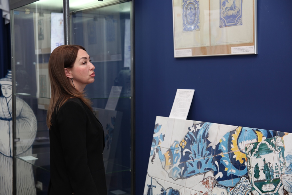 Открытие выставки «瓷壁炉. О необычном заказе Петра I в Китай»