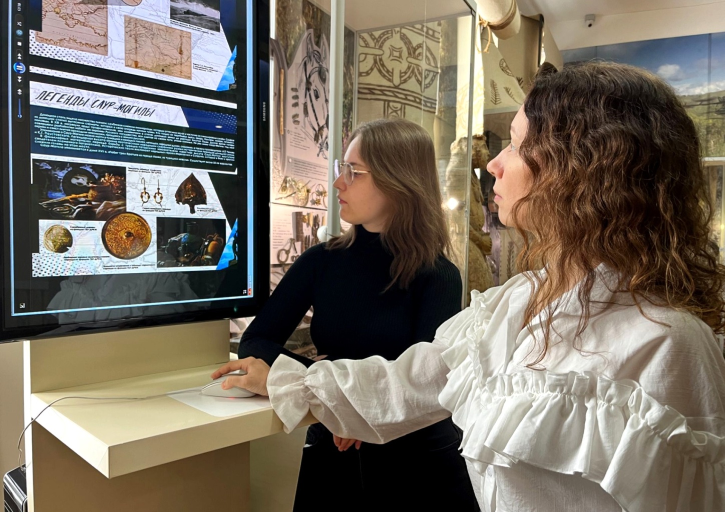 Начала работу мультимедийная выставка «Легенды Саур-Могилы» 