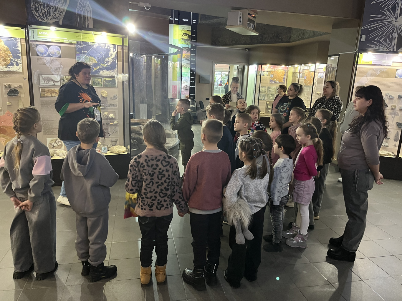 Познавательное путешествие в мир динозавров Познавательное путешествие в мир динозавров