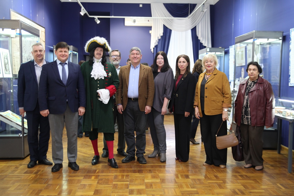 Открытие выставки «瓷壁炉. О необычном заказе Петра I в Китай»