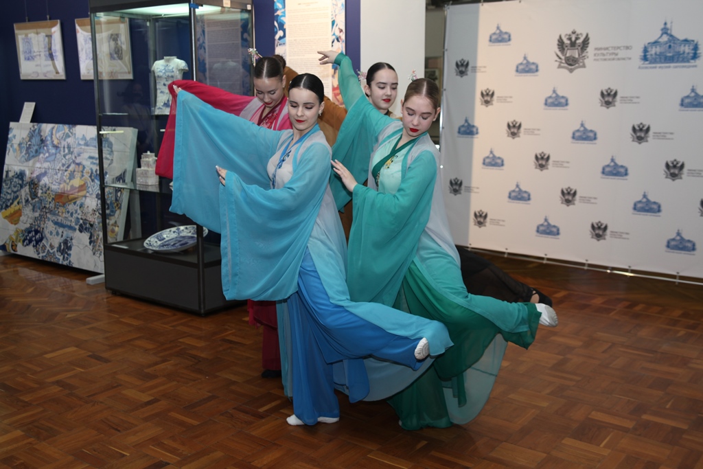 Открытие выставки «瓷壁炉. О необычном заказе Петра I в Китай»