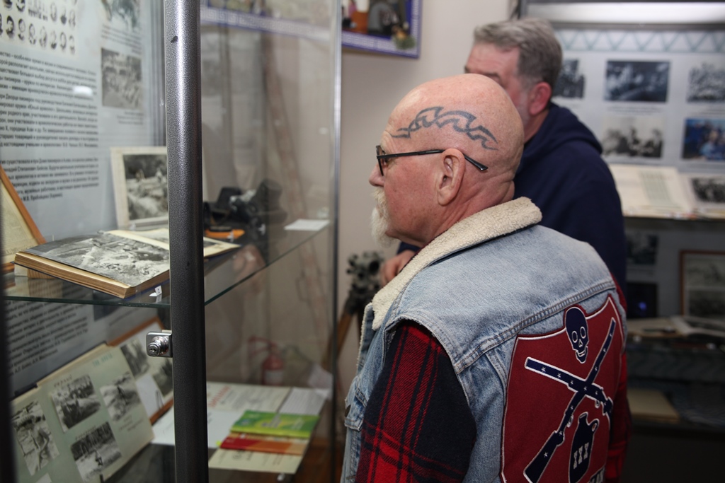 Открытие выставки «Тайны земляных пирамид: следы детства» Открытие выставки «Тайны земляных пирамид: следы детства»