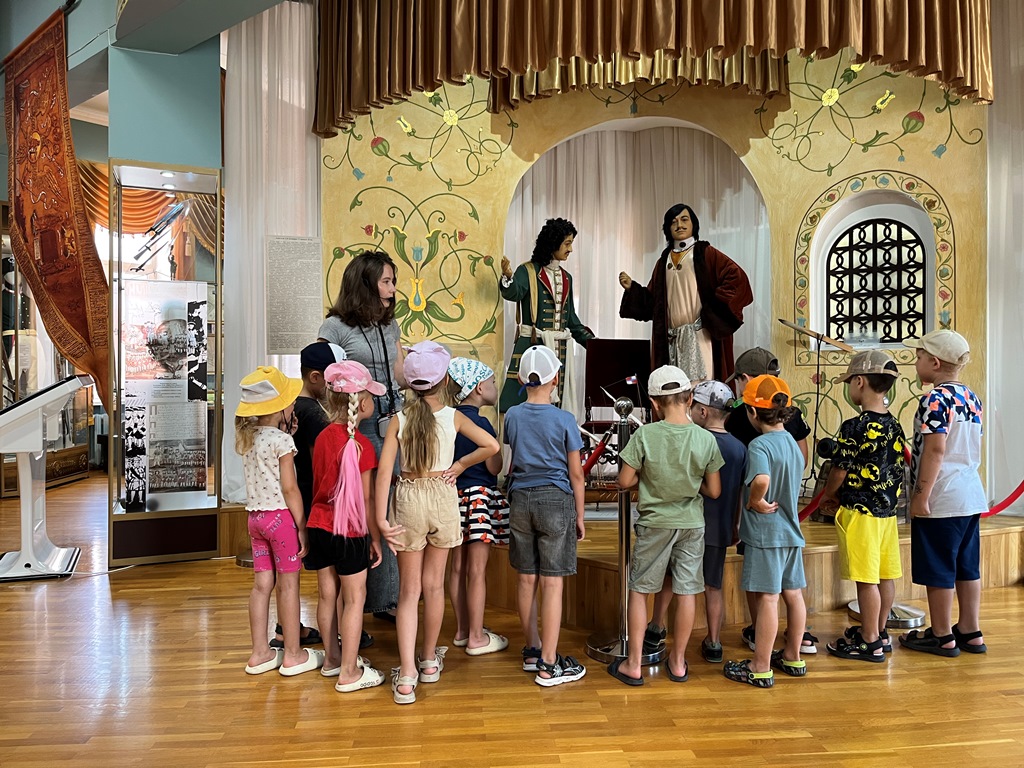 Героико-патриотические занятия ко Дню Государственного флага России Героико-патриотические занятия ко Дню Государственного флага России