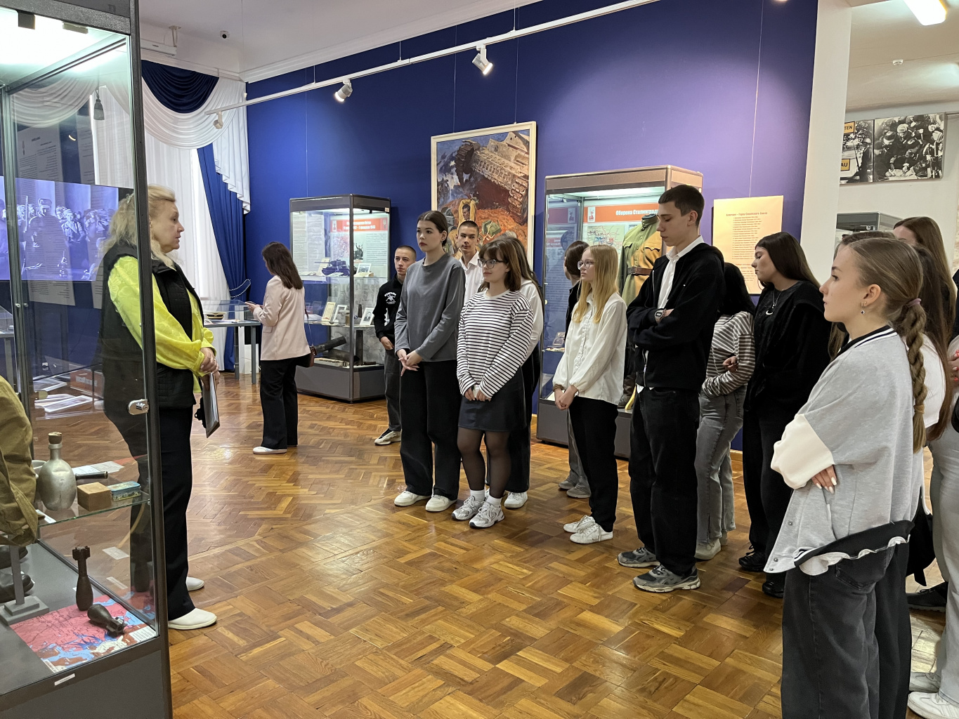 Экскурсии по выставке «Годы мужества и славы» Экскурсии по выставке «Годы мужества и славы»