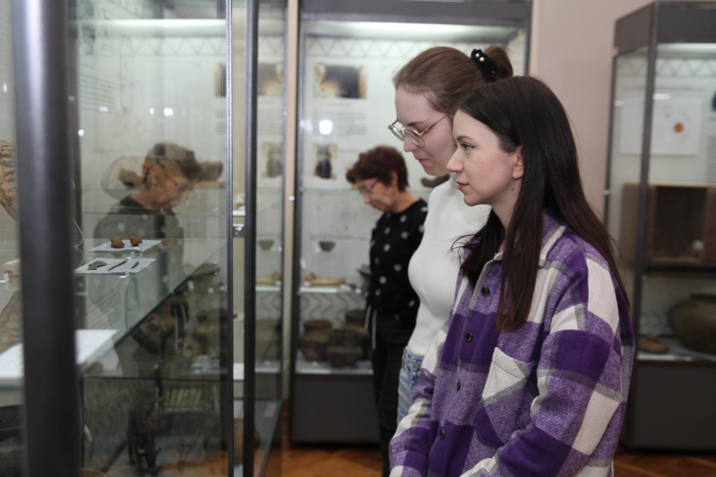 Открытие выставки «Тайны земляных пирамид: следы детства» Открытие выставки «Тайны земляных пирамид: следы детства»