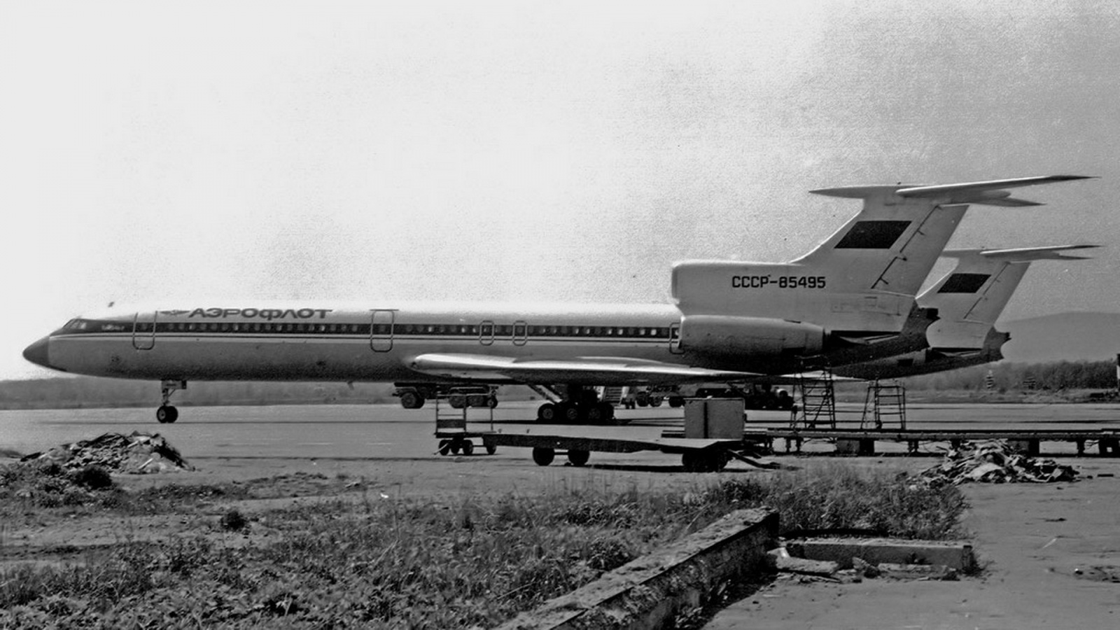 Самолёт Ту-154 СССР-85495 в Южно Сахалинске Самолёт Ту-154 СССР-85495 в Южно Сахалинске