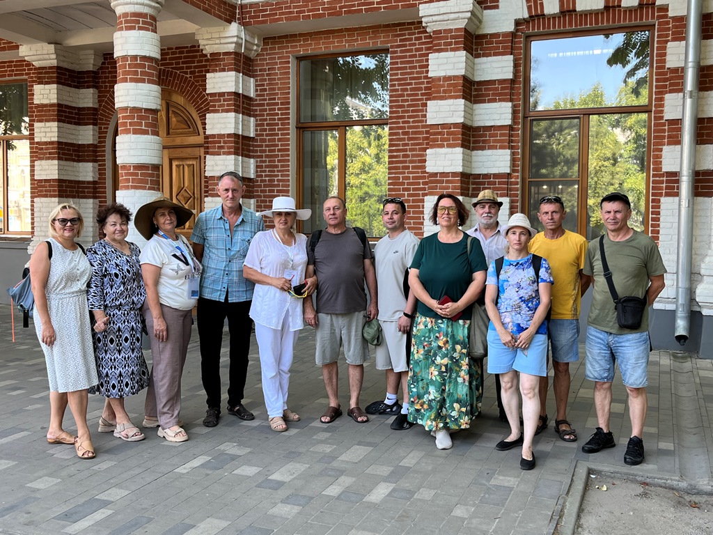 В Азове прошёл Областной пленэр профессиональных художников В Азове прошёл Областной пленэр профессиональных художников
