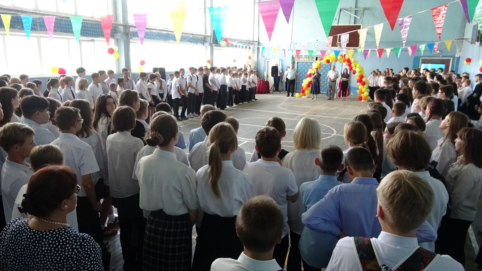 Школьная линейка в память о Бесланской трагедии Школьная линейка в память о Бесланской трагедии