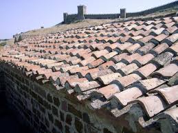 Черепичная крыша в Судаке