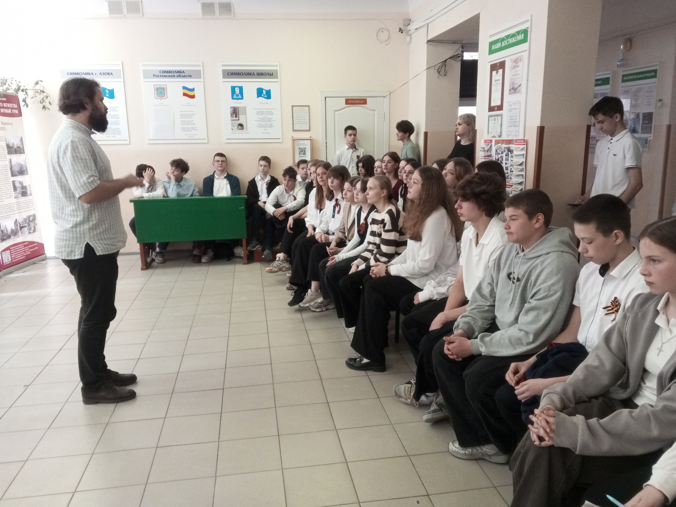 Продолжает работу планшетная выставка «Великого мужества вечный урок» Продолжает работу планшетная выставка «Великого мужества вечный урок»