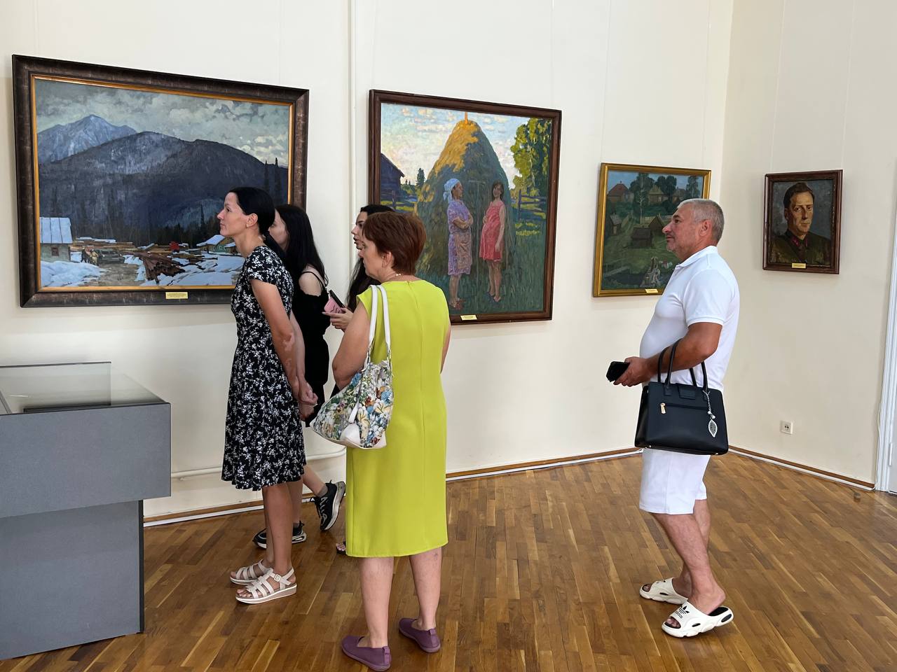 В музее продолжают работу выставки из Таганрога и Ростова Великого