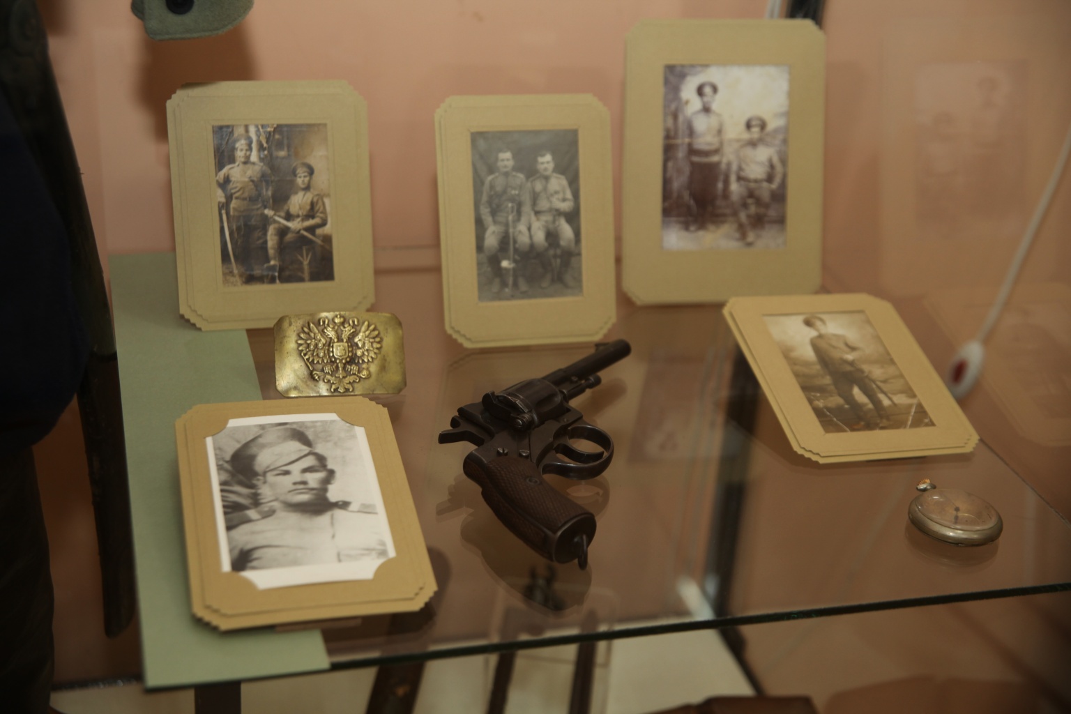 Выставка «От Красной армии к Советской»