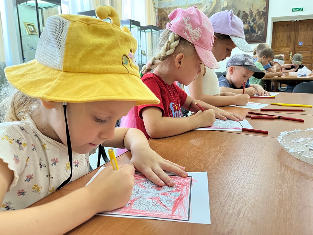 Героико-патриотические занятия ко Дню Государственного флага России Героико-патриотические занятия ко Дню Государственного флага России