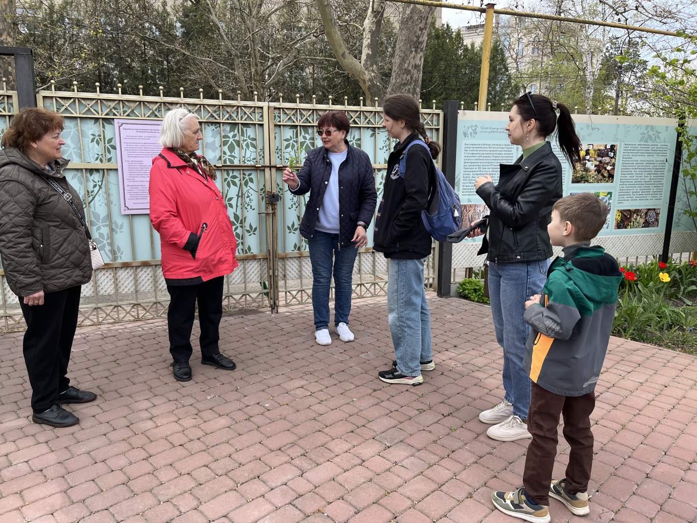 Знакомство с первоцветами в Гошпитальном саду